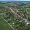 Photos aériennes de "tout" - Photo réf. 054049 - Vue d'ensemble d'un village tout en long.