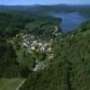 Photos aériennes de Pierre-Percée (54540) | Meurthe-et-Moselle, Lorraine, France - Photo réf. 054579 - La pointe du lac nous montre le beau village.