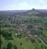 Photos aériennes de "AVEC" - Photo réf. 055085 - Vue du centre du village avec l'glise et le rocher.