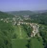 Photos aériennes de "vallée" - Photo réf. 059103 - Le Bourg encastré dans la vallée s'étend le long de la moselle.