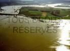 Photos aériennes de "inondation" - Photo réf. AER1960_54 - Inondation des champs et d'une partie du village.