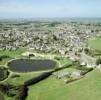 Photos aériennes de "avec" - Photo réf. 042483 - Vue d'ensemble du village avec glise et parc avec son plan d'eau.