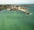 Photos aériennes de Sibiril (29250) | Finistère, Bretagne, France - Photo réf. 042490 - Pavillons en bordure de mer.