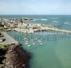 Photos aériennes de "pavillons" - Photo réf. 042491 - Pavillons en bordure de mer.