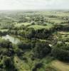 Photos aériennes de "site" - Photo réf. 042736 - Vue d'ensemble avec un beau Tumulus, un plan d'eau dans un site naturel.