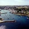 Photos aériennes de Sauzon (56360) - L'Estuaire | Morbihan, Bretagne, France - Photo réf. 043167 - L'entre dans le petit port.