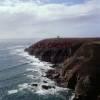 Photos aériennes de "falaise" - Photo réf. 043780 - La presqu'île se termine par ce cap dominant par un phare.