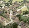Photos aériennes de "cotes" - Photo réf. 703478 - Le bourg de Fleurey-sur-Ouche, coincé entre la Montagne et les premiers talus des Hautes Côtes, s'étire de part et d'autre de l'Ouche.