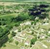 Photos aériennes de "cotes" - Photo réf. 703489 - Le bourg de Fleurey-sur-Ouche, coincé entre la Montagne et les premiers talus des Hautes Côtes, s'étire de part et d'autre de l'Ouche.