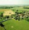 Photos aériennes de "bourgogne" - Photo réf. 703856 - Ancien carrefour entre la Haute-Bourgogne, le Morvan et le Tonnerois, le petit bourg d'Epoisses conserve une longue tradition de passage.