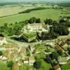 Photos aériennes de "Bourgogne" - Photo réf. 703868 - Ancien carrefour entre la Haute-Bourgogne, le Morvan et le Tonnerois, le petit bourg d'Epoisses conserve une longue tradition de passage.