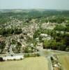  - Photo réf. 703936 - Vue d'ensemble d'une ville  la campagne. A l'ore de la fort, elle sait conserver son calme et son cachet.