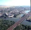 Photos aériennes de "voie" - Photo réf. 719198 - Le canal de Bourgogne passant sous le pont métallique du Tacot de la voie ferrée qui traverse Migennes et qui relie les deux parties de la ville