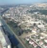 Photos aériennes de "bourgogne" - Photo réf. 719204 - Le canal de Bourgogne séparant les deux parties de la ville
