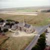 Photos aériennes de "baie" - Photo réf. 719689 - La chapelle et son calvaire, en bordure de la baie d'Audierne.