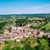 Photos aériennes de "lieu" - Photo réf. 10982 - Typique village de la France d'autrefois, avec ses commerces groupés sur la place, ce chef-lieu de canton affiche ses particularités comme autant d'attraits.