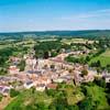 Photos aériennes de "AVEC" - Photo réf. 10982 - Typique village de la France d'autrefois, avec ses commerces groups sur la place, ce chef-lieu de canton affiche ses particularits comme autant d'attraits.