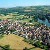 Photos aériennes de "voie" - Photo réf. 11224 - L'Yonne a toujours été une voie de communication pour les voyageurs comme pour les marchandises. Vincelles tire son nom de vin.