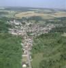 Photos aériennes de "Vallée" - Photo réf. 11243 - Vue d'ensemble du village perché sur un piton rocheux, qui offre un panorama sur la vallée de l'Yonne.