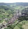 Photos aériennes de "vallée" - Photo réf. 11867 - Village encastr dans une valle.