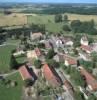 Photos aériennes de "murs" - Photo réf. 15035 - Le village aux sources, possde une glise avec nef ancienne. La place s'embellit de murs de pierre, la mairie et le gymnase sont neufs, bref, l'aspect du village est transform.