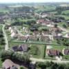 Photos aériennes de "lieu" - Photo réf. 15051 - Ancien bourg médiéval, ex-enclave de Bourgogne en terre comtoise, Chaussin, chef-lieu de canton, est un centre actif de commerces et de services.