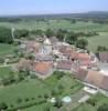  - Photo réf. 15760 - Briod groupe ses maisons de pierre autour du tertre de la chapelle Saint-Jrme.