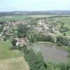 Photos aériennes de "rive" - Photo réf. 16408 - Sur le revers occidental d'un coteau, entre la rive gauche du Doubs et la fort de Chaux, le village offre un cadre de vie agrable.