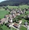 Photos aériennes de "pied" - Photo réf. 16460 - Village blottit au pied du Mont Rivel.