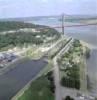 Photos aériennes de "monde" - Photo réf. 16945 - Il fût longtemps le plus long pont suspendu du monde.