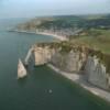 Photos aériennes de Étretat (76790) - Les Falaises | Seine-Maritime, Haute-Normandie, France - Photo réf. 17119 - Station climatique et balnaire dans un cadre exceptionnel de falaises sculptes par la mer.