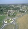 Photos aériennes de "rond-" - Photo réf. 17693 - La Rocade sud, qui relie la RN 147 au rond-point de la route des Rosiers et longeant la cit Grimbelle.