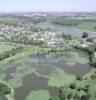 Photos aériennes de "etang" - Photo réf. 17706 - Au 1er plan, un étang alimenté par un ruisseau qui serpente dans le bocage.