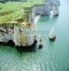 Photos aériennes de Étretat (76790) - Les Falaises | Seine-Maritime, Haute-Normandie, France - Photo réf. 18349 - L'aiguille solitaire de la porte d'Aval culmine  70 m.