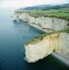 Photos aériennes de Étretat (76790) - Les Falaises | Seine-Maritime, Haute-Normandie, France - Photo réf. 18390 - La falaise d'Aval dessinant son arc.