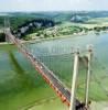 Photos aériennes de "avancée" - Photo réf. 18457 - Le pont suspendu s'élance depuis la dernière avancée crayeuse de falaise. Il mesure 1400m et est ouvert depuis 1959.