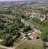 Photos aériennes de "pierre" - Photo réf. 20390 - Aux abords du bourg, en descendant vers la rivire, le village apparat tag sur sa colline, prsentant au premier plan, son vieux pont de pierre qui enjambe l'Armanon.