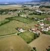 Photos aériennes de "Rivière" - Photo réf. 20393 - Aux abords du bourg, en descendant vers la rivire, le village apparat tag sur sa colline, prsentant au premier plan, son vieux pont de pierre qui enjambe l'Armanon.