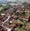 Photos aériennes de "colline" - Photo réf. 20396 - Aux abords du bourg, en descendant vers la rivire, le village apparat tag sur sa colline, prsentant au premier plan, son vieux pont de pierre qui enjambe l'Armanon.