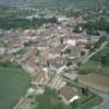 Photos aériennes de "dominé" - Photo réf. 20907 - Vue de l'ensemble du bourg où domine son église du XIXè.