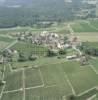 Photos aériennes de "route" - Photo réf. 21153 - Le petit village, qui se situe sur la route des vins de la cte chalonnaise, possde une glise no-romane du XIXe Sicle.