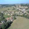 Photos aériennes de "loire" - Photo réf. 22121 - Plus grande commune rurale de Saône-et-Loire, Issy-l'Evêque a su valoriser un site riche en souvenirs du passé.