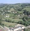 Photos aériennes de "Eglise" - Photo réf. 22588 - C'est un site class grce  la densit et  la qualit de ses monuments historiques. Les maisons se serrent entre la rivire, le Sornin, et la falaise rocheuse que domine l'glise.