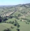 Photos aériennes de "vallée" - Photo réf. 22601 - Le viaduc est long de 561 m, haut de 60 m et emjambe la vallée de ses 18 arches. C'est l'un des plus longs de France, à l'architecture cintrée caractéristique, entièrement érigé en pierres sur trois ans (1892-1895).