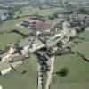  - Photo réf. 22676 - Le bourg actuel, compos de belles maisons charolaises, est situ sur une butte couronne par une glise.