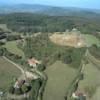 Photos aériennes de "site" - Photo réf. 23014 - Uchon, village perché, connu pour ses rochers étranges, est surnommé Perle du Morvan. Site classé, il offre aussi un large panorama.