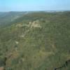 Photos aériennes de "site" - Photo réf. 23017 - Uchon, village perché, connu pour ses rochers étranges, est surnommé Perle du Morvan. Site classé, il offre aussi un large panorama.