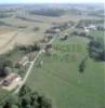 Photos aériennes de "avec" - Photo réf. 23289 - Un village tendu avec ses fermes typiques.