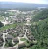 Photos aériennes de Moirans-en-Montagne (39260) | Jura, Franche-Comté, France - Photo réf. 9381 - Vue d'ensemble avec une partie du lac en arrire plan.