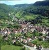 Photos aériennes de "avec" - Photo réf. 9904 - Le village pouse le fond de la recule de Revigny avec un Ermitage charmant pour sentinelle.